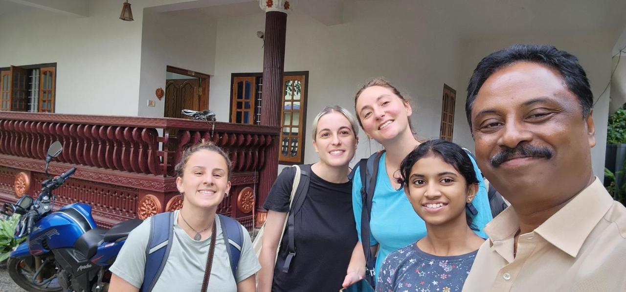 Pkn Homestay Kumily Thekkady Bagian luar foto